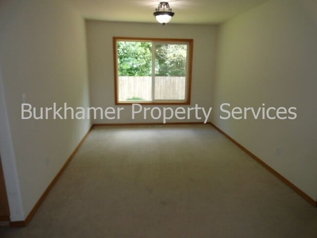 Building Photo - 173 Summit Place Dr