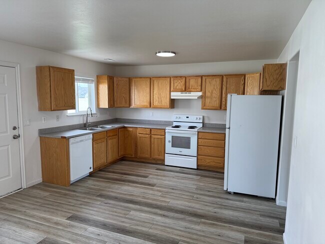 Building Photo - 2500 W 450 N