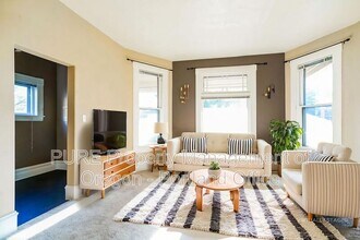 Building Photo - 133 NE Graham St