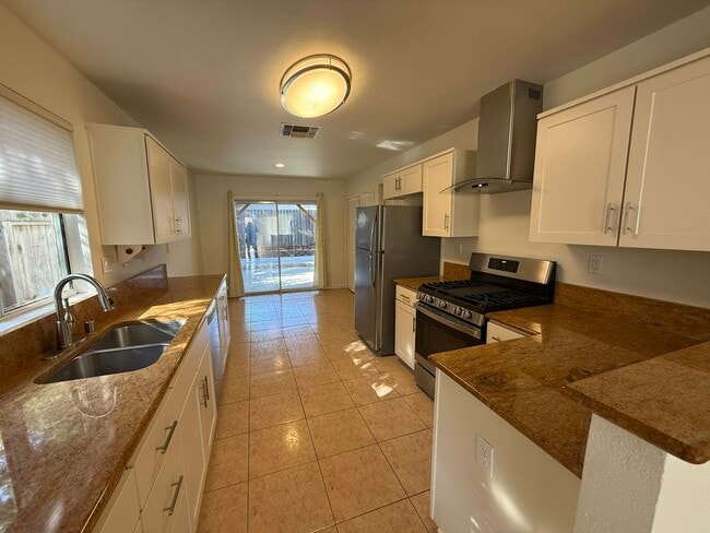 Foto del edificio - 1203 Caricia Dr