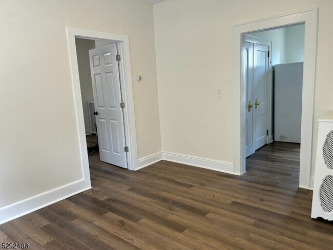 Foto del edificio - 136 Carlton Ave