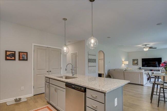 Building Photo - 211 Palisade Rdg