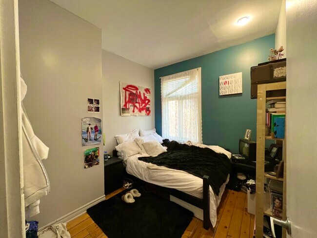 Bedroom #1 - 4118 Boul Saint-Laurent