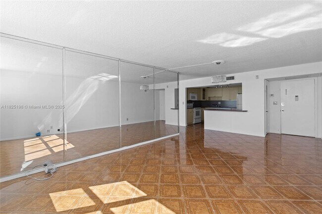 Building Photo - 1410 S Ocean Dr