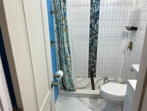 Building Photo - 910 W 27th Ave