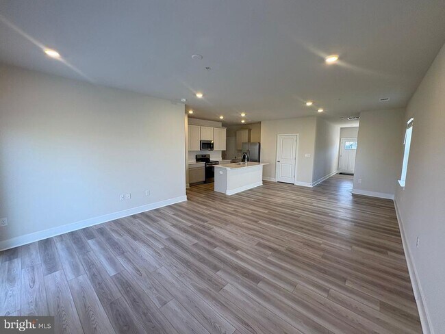 Building Photo - 1684 Lake Placid Dr