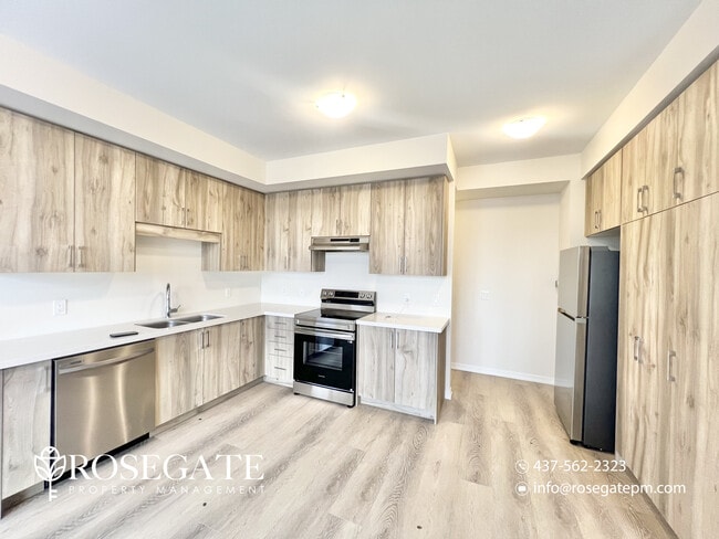 Building Photo - Spacious 3-Bedroom Freehold Townhouse with Garage, Balcony & Parking in Cambridge