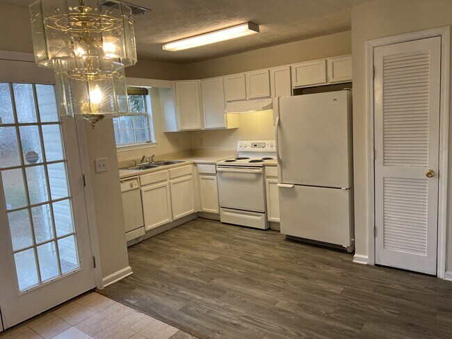 Foto del edificio - 5957 Sherwood Trace