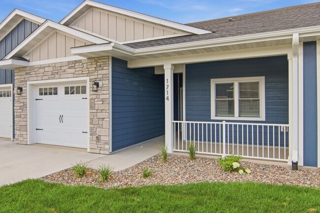 Building Photo - 1715 Whitetail Way