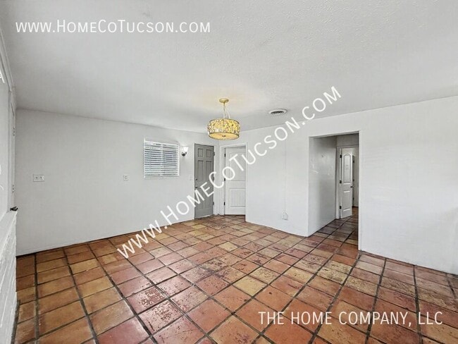 Building Photo - 542 E Speedway Blvd
