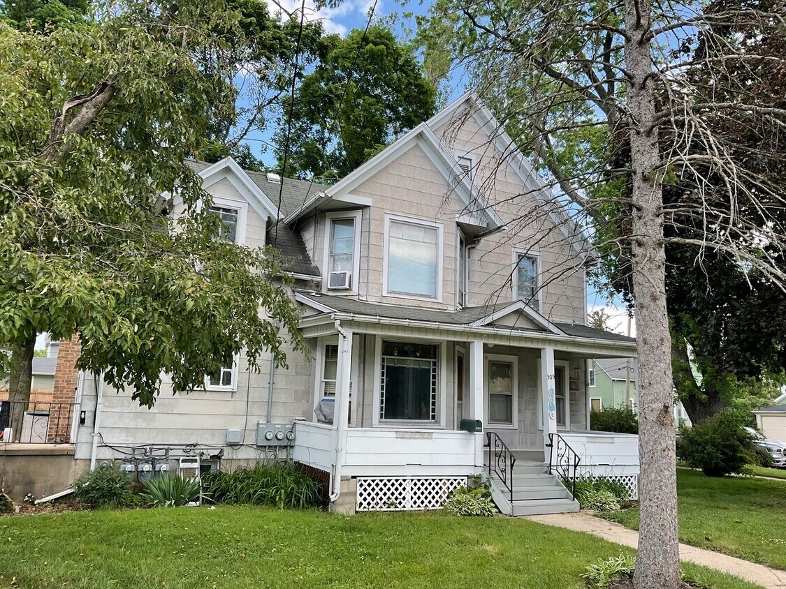 105 N Jefferson St Unit 1, Batavia, IL 60510 Condo for Rent in