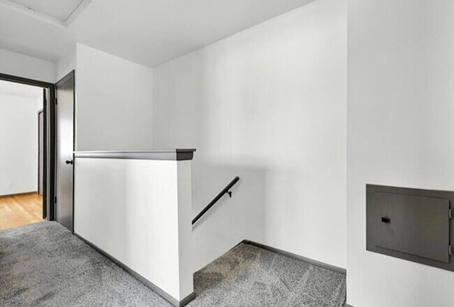 Foto del edificio - 6641 Hillside Ln