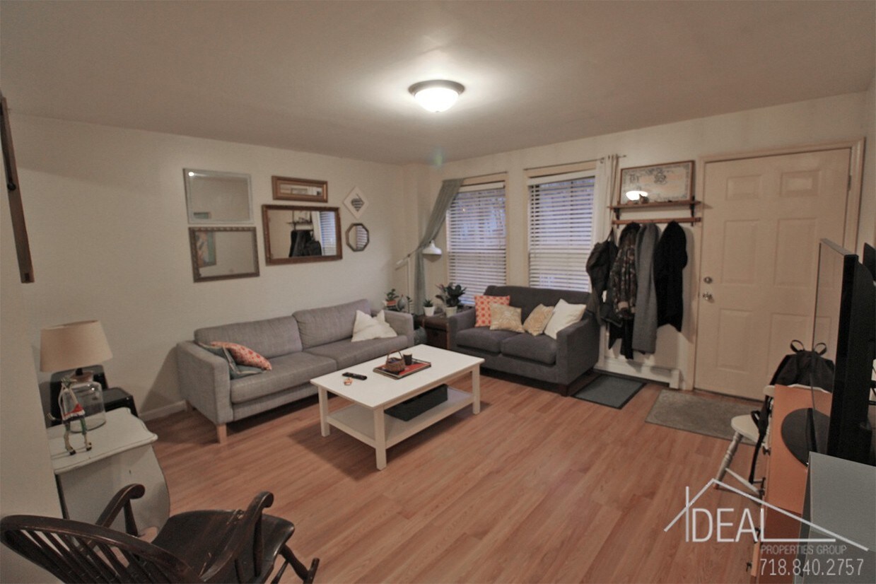 Foto principal - 348 S 5th St