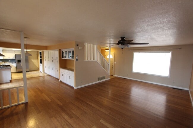 Building Photo - AVAILABLE NOW - Beautiful Flagstaff Home in Rockridge Estates!