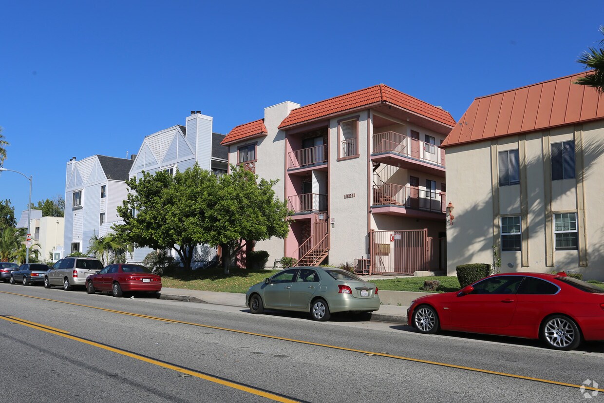 Building Photo - 1131 E Wilson Ave