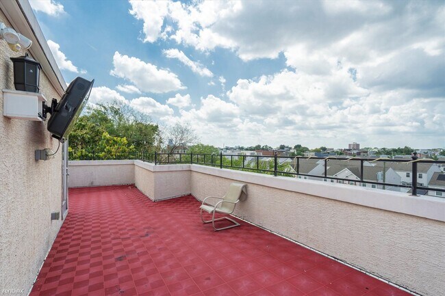 Building Photo - 4 br, 2 bath Duplex - 2028 N 18TH ST Unit 2