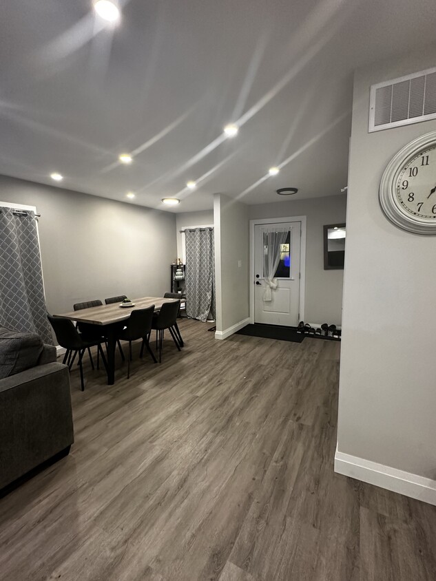 Photo principale - 53 Westmount Dr N