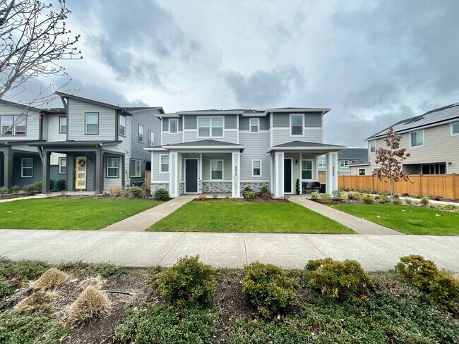 Foto del edificio - Hillsboro 3 Bed 2.5 Bath Townhome in Reeds Crossing ~ Includes A/C, 2 Car Garage w/ Level 2 Charg...