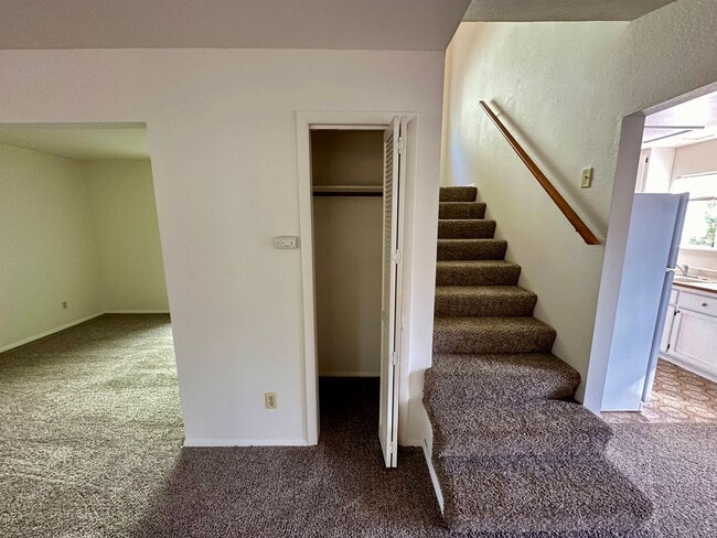 Foto del edificio - 2 Bedroom 2 Bathroom 2 Story House Walking...