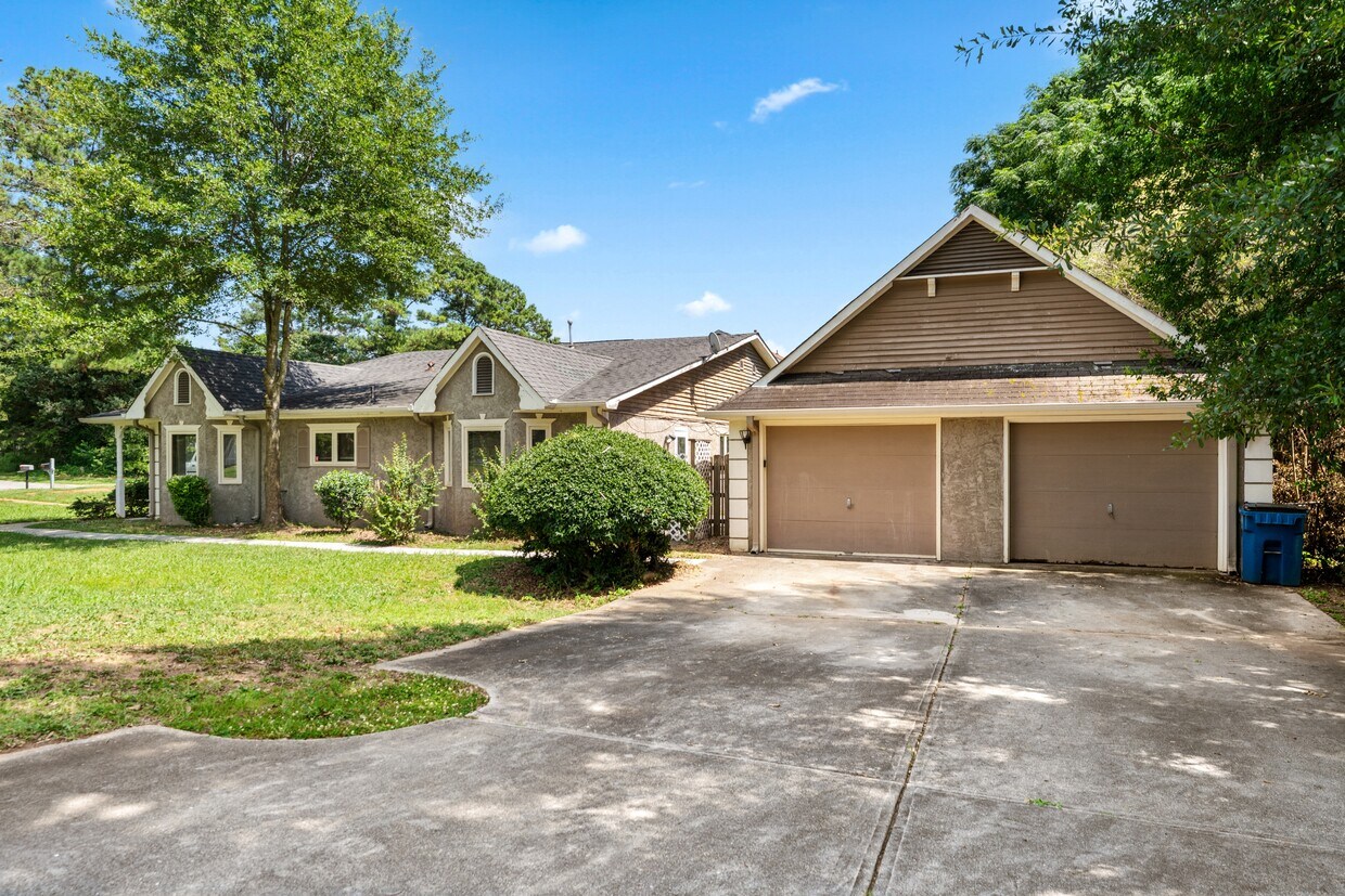 Foto principal - 2804 Briar Hill Ln SE