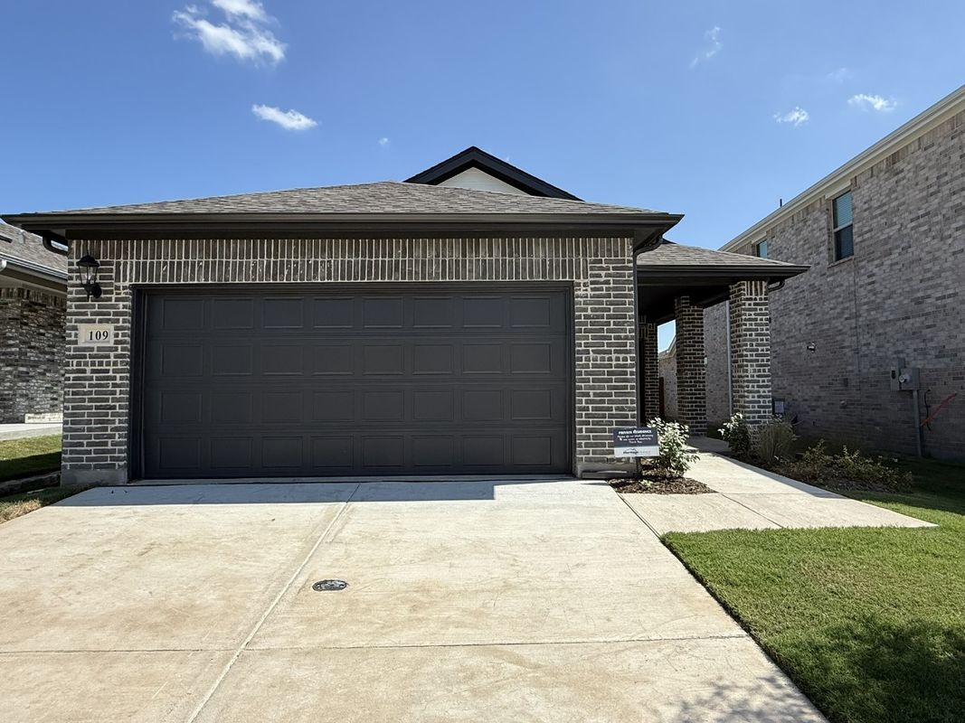 Foto principal - 109 Greenbriar Dr