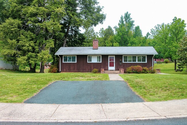 Foto del edificio - Comfortable Single-Family Living with All-...