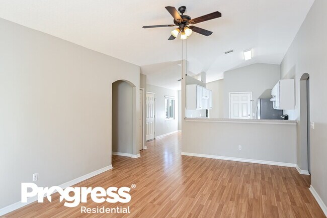 Building Photo - 1323 Hillview Dr