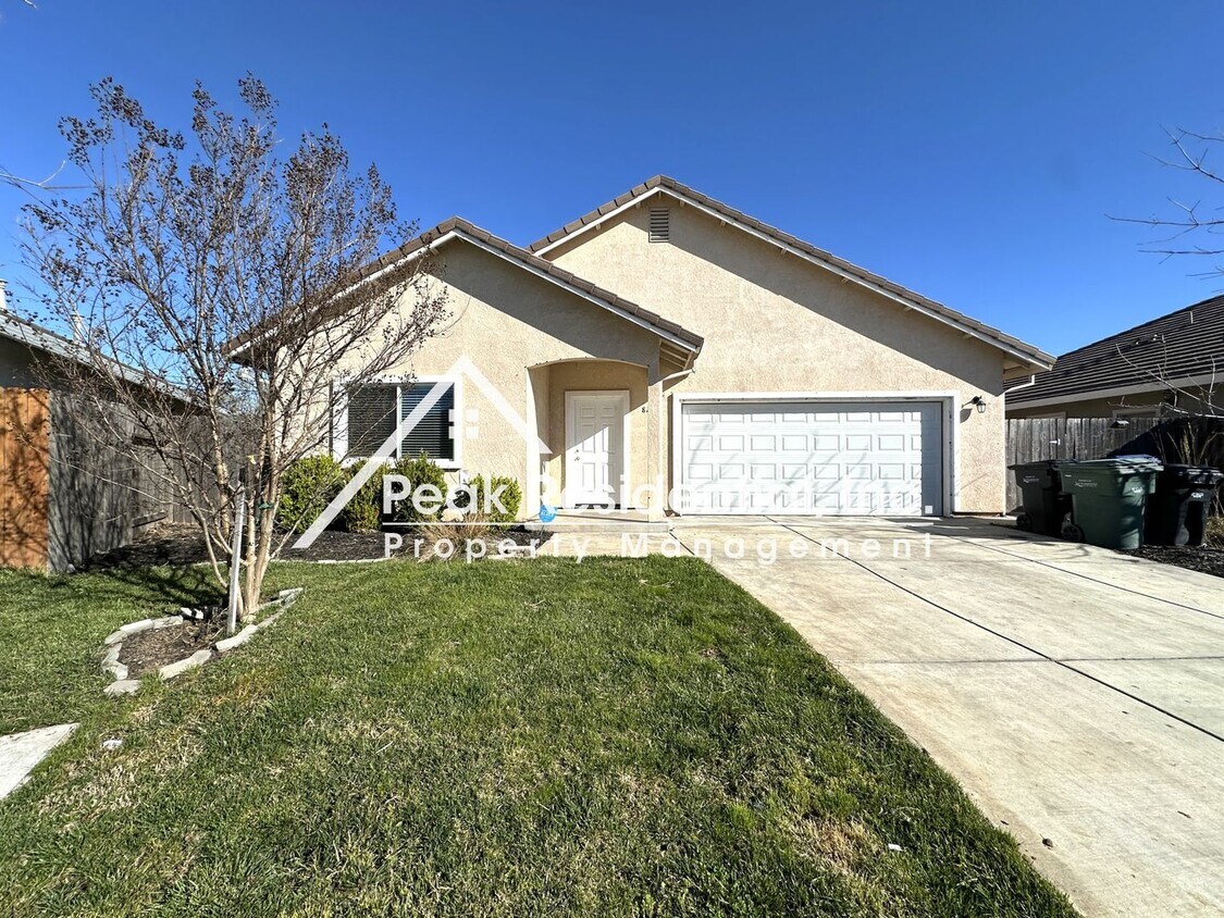 Primary Photo - Wonderful 4bd/2ba Home with 2 Car Garage!