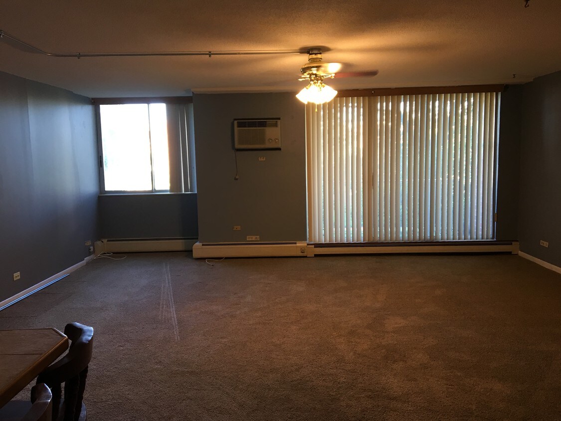 Living Room - 2201 S Highland Ave