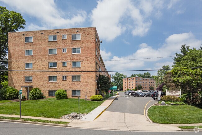 Building Photo - Columbia Knoll