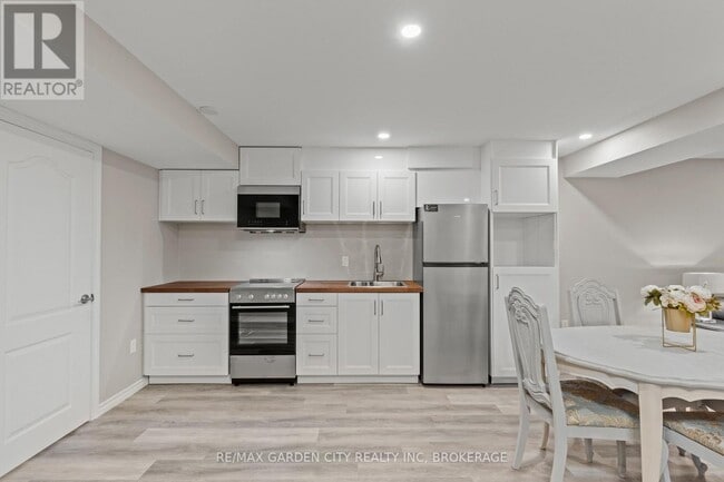 Building Photo - 55 Kline Crescent