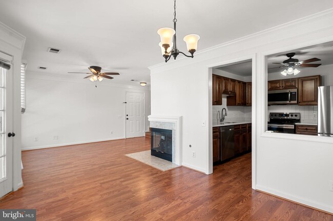 Building Photo - 8216 Catbird Cir