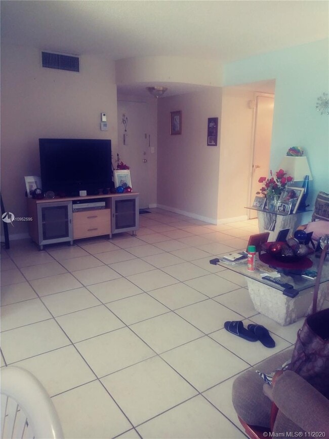 Building Photo - 4980 E Sabal Palm Blvd