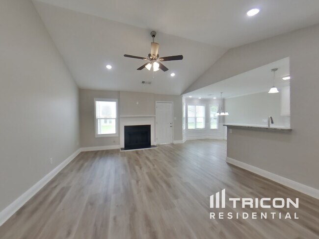 Building Photo - 6745 Biscayne Boulevard Rex GA