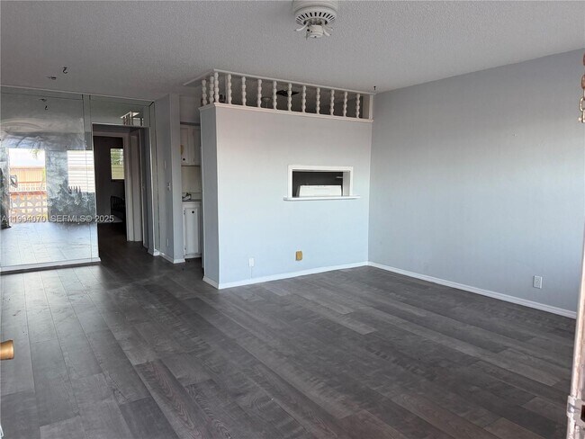 Foto del edificio - 815 SW 10th Terrace