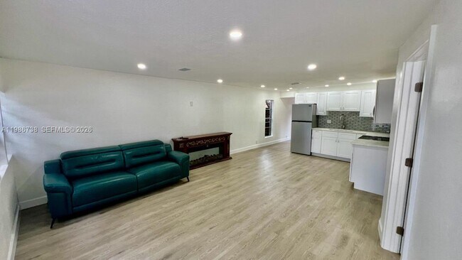 Foto del edificio - 48 SW 14th St