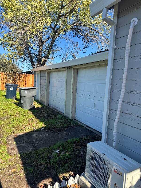 Building Photo - 1161 Acacia Ave