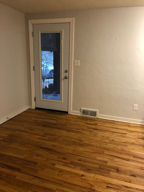 Building Photo - 505 Allenby Ave
