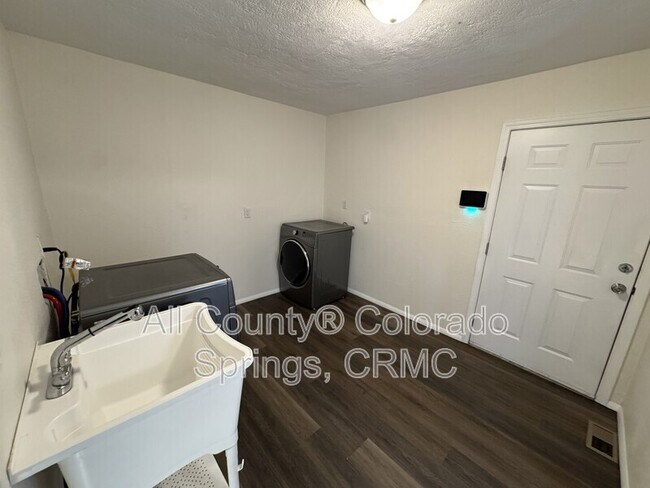 Foto del edificio - 1216 Burnham St