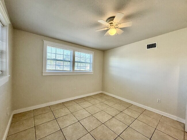 Foto del edificio - "Charming 2 Bed/1 Bath Home in Panama City Beach, FL - Your Perfect Beach Getaway!"