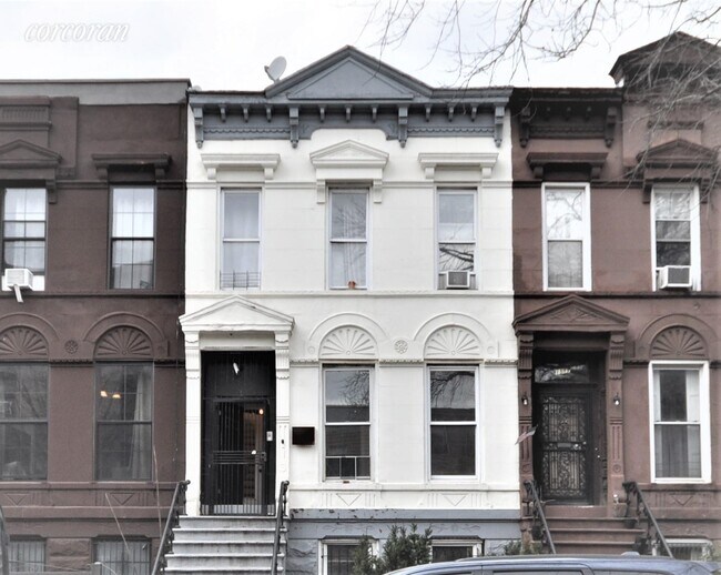 Building Photo - 1515 Pacific St