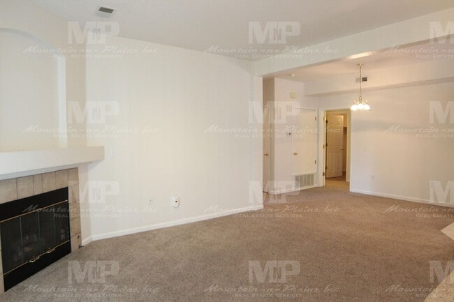 Building Photo - 5225 White Willow Dr