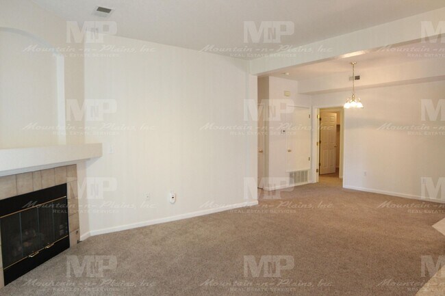 Foto del edificio - 5225 White Willow Dr