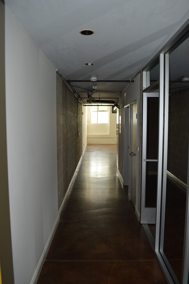 Foto del edificio - 1130 S FLOWER St