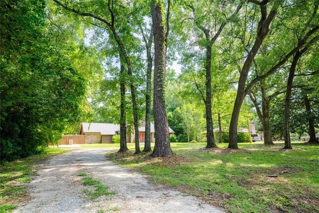 Building Photo - 3876 Higgins Rd