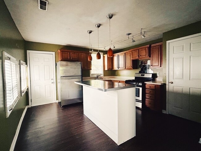 Building Photo - 319 S. Wenzel St.