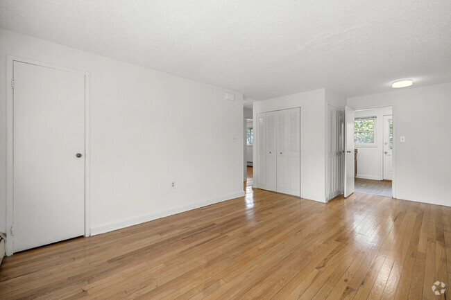 1BR, 1BA - 775 SF - Winter Hill