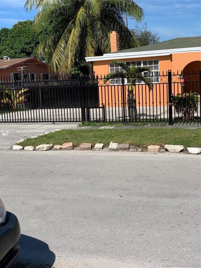 Foto del edificio - 921 NW 141st St