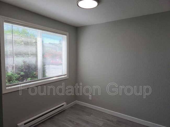 Photo - 938 N 100th St House