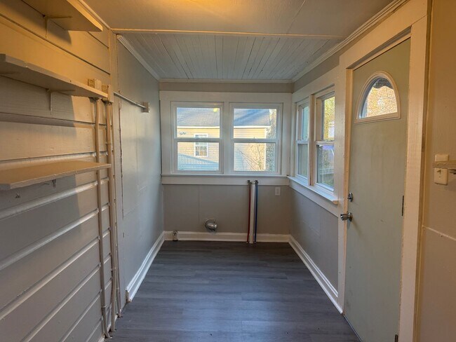 Building Photo - Charming Renovated Ranch Home in the Heart of Statesville